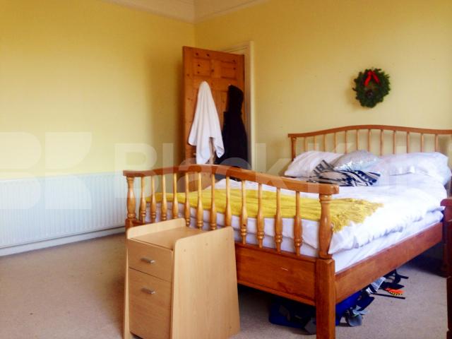 			NEW INSTRUCTION, 3 Bedroom, 1 bath, 1 reception Flat			 Elms Road, Clapham